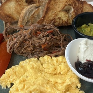Especiales - Huevos ropa vieja
