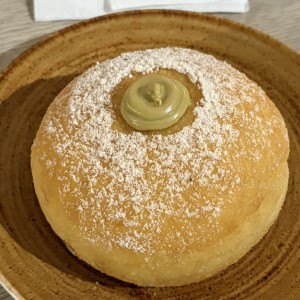 Dona rellena de Crema de Pistacho