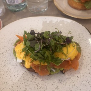 Huevos Benedictinos con salmon ahumado