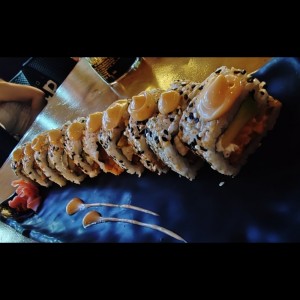 Sushi roll picura de salmón