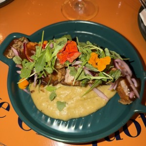 cerdo crocante con base de platano