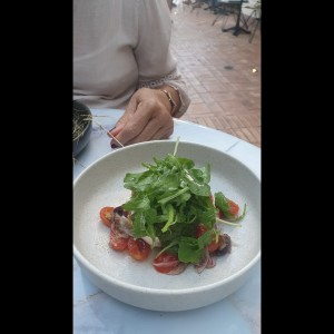 Burrata,tomates cherry,Aceitunas,taggiasche,alcaparras
