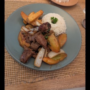 Platos Fuertes - Lomo Saltado