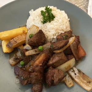 Platos Fuertes - Lomo Saltado