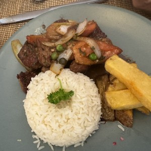 Platos Fuertes - Lomo Saltado