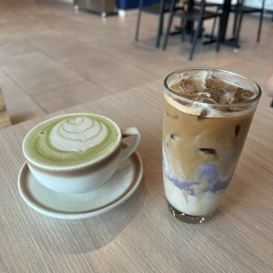 Matcha latte y taro latte