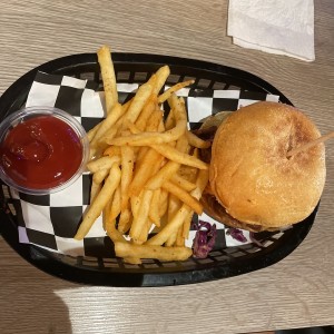 Hamburguesa Pull Belly con Papas Fritas