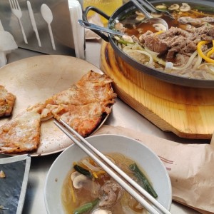 Cheesey Kimchijeon y Bulgogi