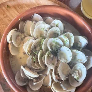 Almejas en Salsa blanca al vino