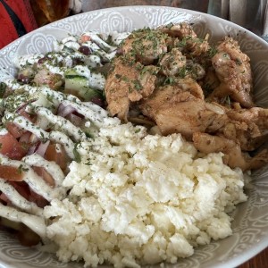 Poke bowl griego