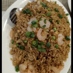 Arroz frito con camarones