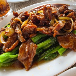 Carne con hoja de mostaza
