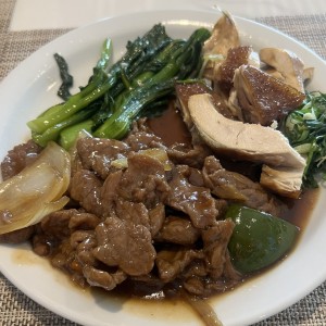 Gallina deshuesada y carne con hijas de mostaza