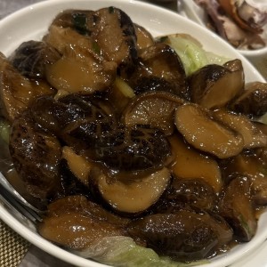 Hongos chinos con lechuga