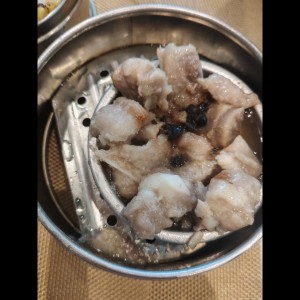 Costillitas en salsa de frijoles negros