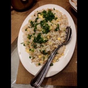 Arroz frito con huevo y turnip chino