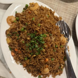 Arroz frito de camarones 