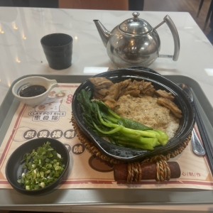 Arroz con puerco y carne.