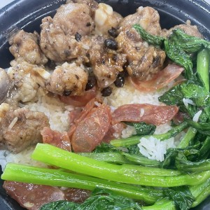 Clay pot de costillas de cerdo y chorizo