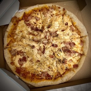 PIZZA DE POLLO CON EXTRA BACON