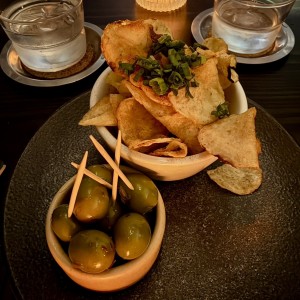 Chips & olives