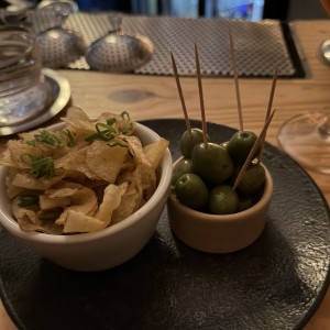 chips and olives 