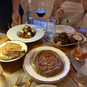 Torrejitas de Pescado Ahumado y croquetas de pulpo