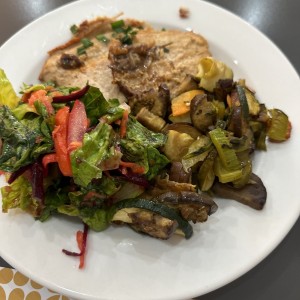 Cerdo con vegetales