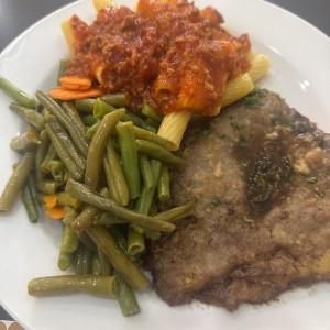 Saltimboca con vegetales y pasta 