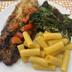 Pescado con espinaca y pasta