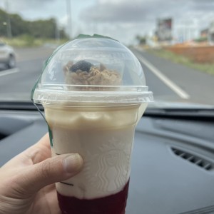 Parfait con gelatina y granola