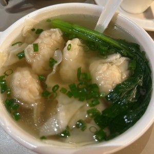 SOPA DE WANTON DE CAMARONES