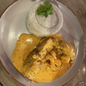 Pescado en Salsa de Camarón