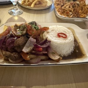 PLATOS FUERTES - Lomo Saltado