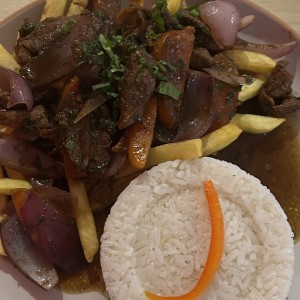 PLATOS FUERTES - Lomo Saltado