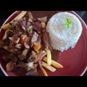 PLATOS FUERTES - Lomo Saltado