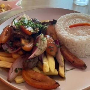 PLATOS FUERTES - Lomo Saltado