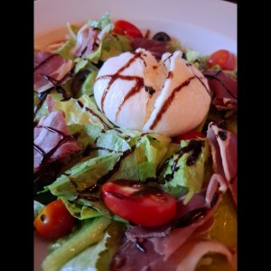 ensalada con burrata