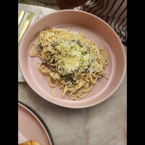 PLATOS FUERTES - Spaghettini al Funghi
