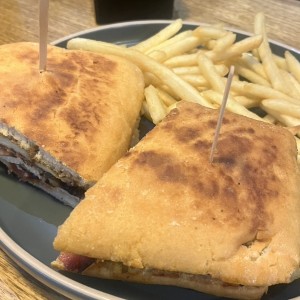 Emparedado pollo club