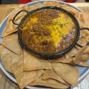 Chilli beans y totopos