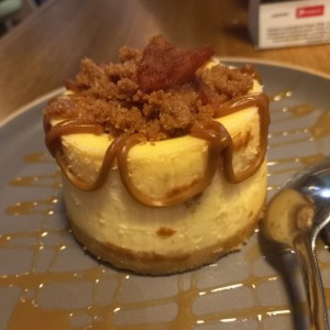 Apple crumble cheesecake