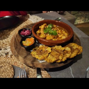 Patacones y Camarones "Isla Manzanillo Platter" (GF)