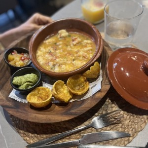 Patacones con langosta al ajillo