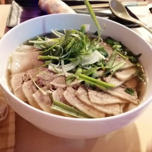 Pho bo thai, carne importada 
