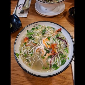 pho de camarones