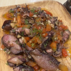Platos Fuertes - Calamar al Ajillo