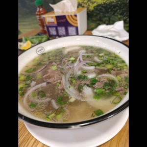 Pho carne salteada 