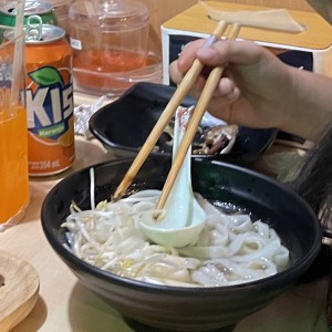 Pho con carne salteada compartido