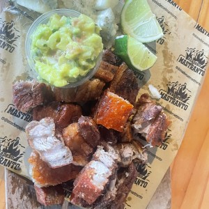 chicharron con yuca 